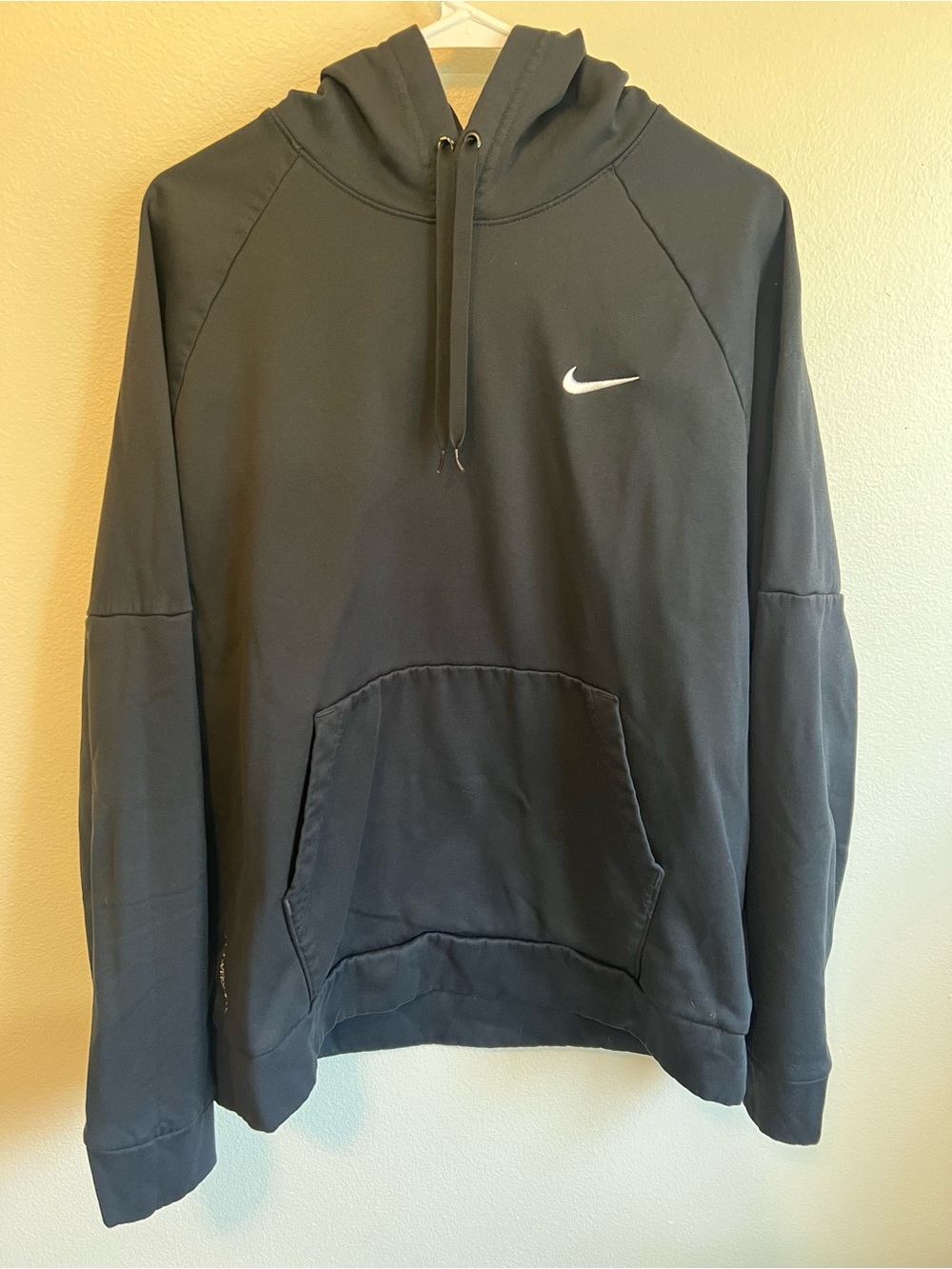 Nike Therma-FIT Men’s XL Black Pullover Hoodie White Swoosh